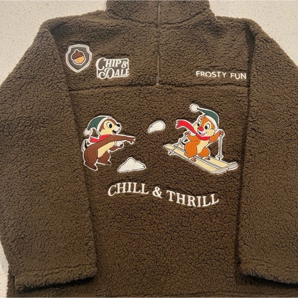 Disney CHIP & DALE Women's Winter Sherpa Fleece 1/4 Zip SMALL Embroidered
NWT